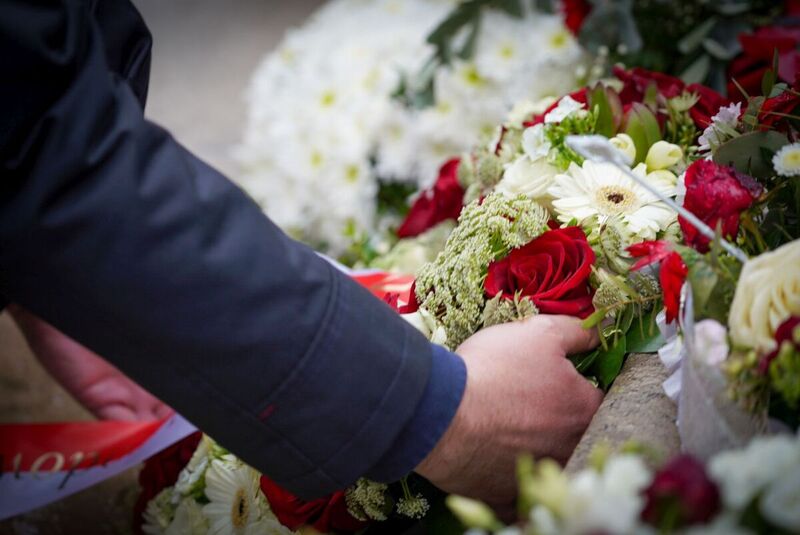 Laying flowers at the Katyn Monument in London – 3 May 2024;.Photo: M. Niegowski (IPN)