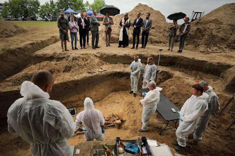 Press conference of the IPN President Karol Nawrocki, Ph.D. and the Director of the Chief Commission for the Prosecution of Crimes against the Polish Nation, the Deputy General Prosecutor Andrzej Pozorski – Chojnice, 23 May 2024; photo: M. Bujak (IPN) Press conference of the IPN President Karol Nawrocki, Ph.D. and the Director of the Chief Commission for the Prosecution of Crimes against the Polish Nation, the Deputy General Prosecutor Andrzej Pozorski – Chojnice, 23 May 2024; photo: M. Bujak (IPN)