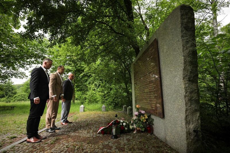 Press conference of the IPN President Karol Nawrocki, Ph.D. and the Director of the Chief Commission for the Prosecution of Crimes against the Polish Nation, the Deputy General Prosecutor Andrzej Pozorski – Chojnice, 23 May 2024; photo: M. Bujak (IPN) Press conference of the IPN President Karol Nawrocki, Ph.D. and the Director of the Chief Commission for the Prosecution of Crimes against the Polish Nation, the Deputy General Prosecutor Andrzej Pozorski – Chojnice, 23 May 2024; photo: M. Bujak (IPN)