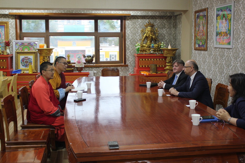 IPN delegation in Mongolia – 4–5 June 2024. The IPN Deputy President Mateusz Szpytma and representatives of the Center of Mongolian Buddhists Gandantegchenling Monastery. Photo: S. Bardski (IPN)