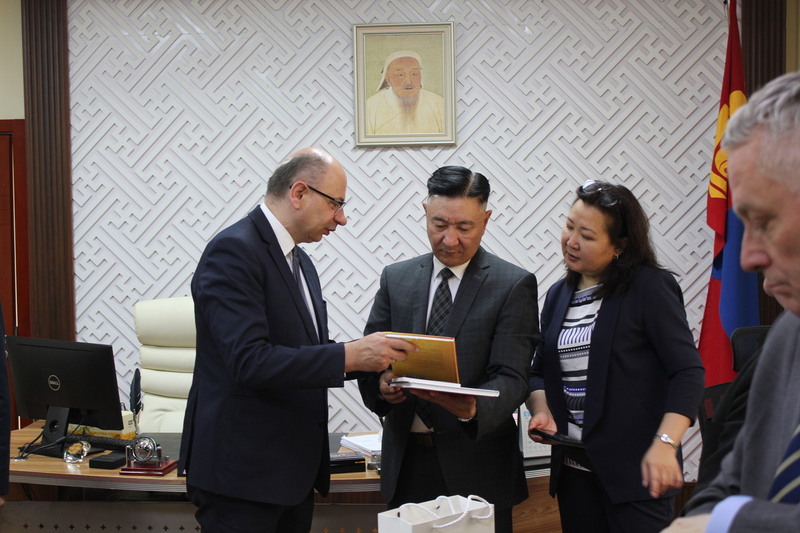 IPN delegation in Mongolia – 4–5 June 2024. The IPN Deputy President Mateusz Szpytma, Ph.D. and the Secretary of State Commission on Rehabilitation of Mongolia, G. Tuguldur. Photo: S. Bardski (IPN)