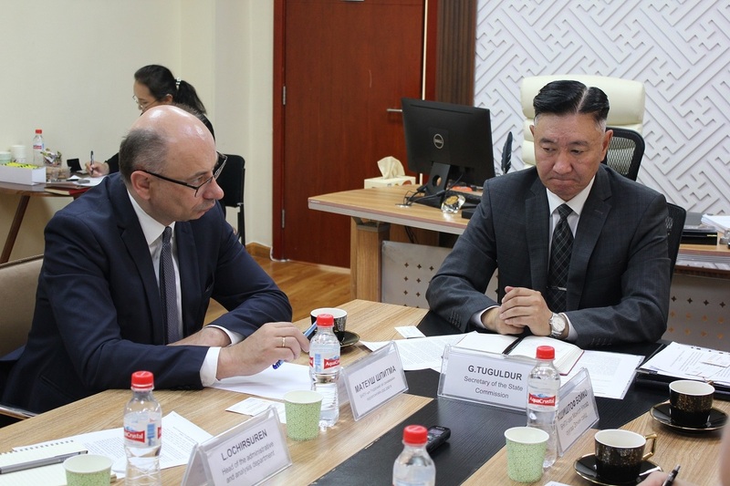 IPN delegation in Mongolia – 4–5 June 2024. The IPN Deputy President Mateusz Szpytma, Ph.D. and the Secretary of State Commission on Rehabilitation of Mongolia, G. Tuguldur. Photo: S. Bardski (IPN)