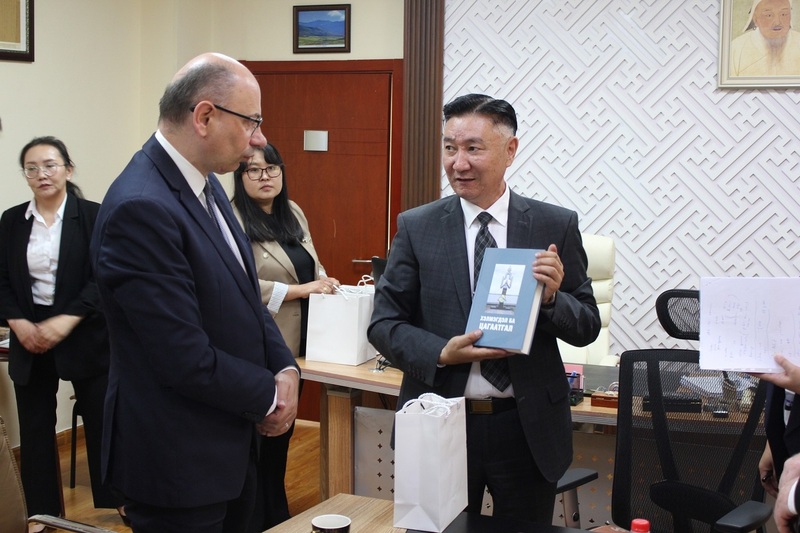 IPN delegation in Mongolia – 4–5 June 2024. The IPN Deputy President Mateusz Szpytma, Ph.D. and the Secretary of State Commission on Rehabilitation of Mongolia, G. Tuguldur. Photo: S. Bardski (IPN)