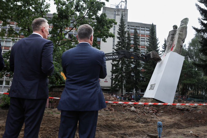The dismantling of an object of Soviet propaganda, Nowogard, Poland 22 July 2024; photo: M. Bujak (IPN)