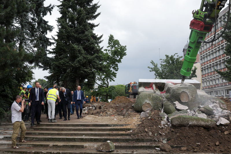 The dismantling of an object of Soviet propaganda, Nowogard, Poland 22 July 2024; photo: M. Bujak (IPN)