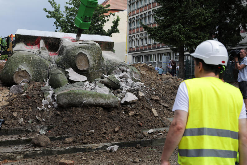 The dismantling of an object of Soviet propaganda, Nowogard, Poland 22 July 2024; photo: M. Bujak (IPN)