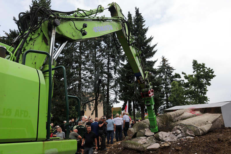 The dismantling of an object of Soviet propaganda, Nowogard, Poland 22 July 2024; photo: M. Bujak (IPN)