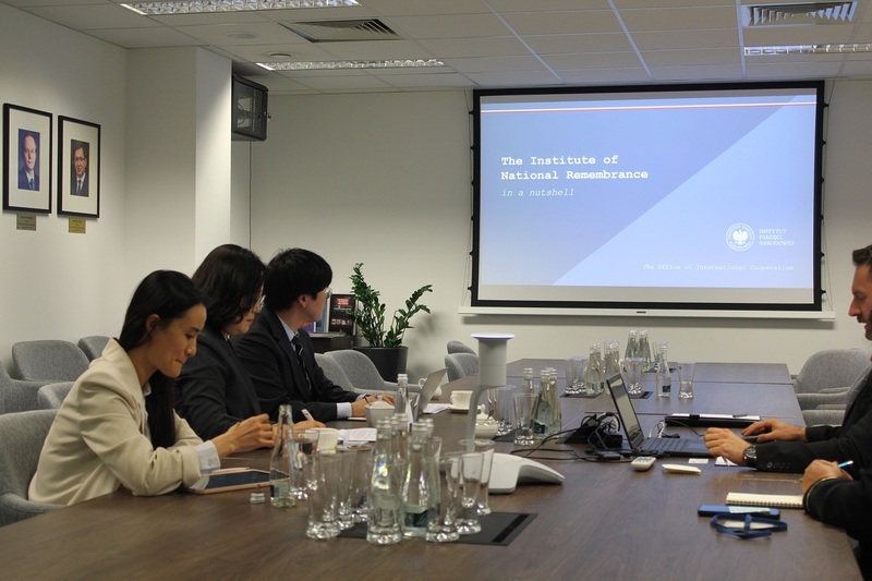 Representatives of the Ministry of Unification of Korea visited the IPN – Warsaw, 30 August 2024; photo: S. Bardski (IPN) Representatives of the Ministry of Unification of Korea visited the IPN – Warsaw, 30 August 2024; photo: S. Bardski (IPN)