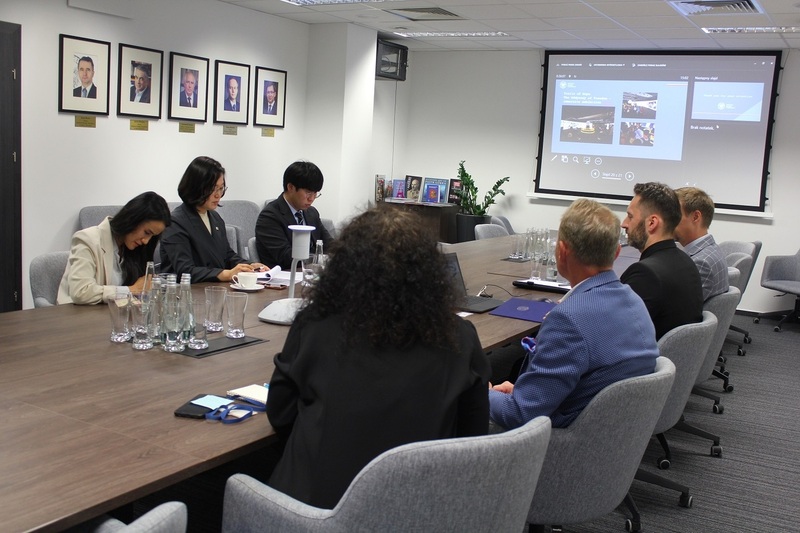 Representatives of the Ministry of Unification of Korea visited the IPN – Warsaw, 30 August 2024; photo: S. Bardski (IPN) Representatives of the Ministry of Unification of Korea visited the IPN – Warsaw, 30 August 2024; photo: S. Bardski (IPN)