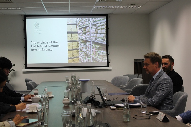 Representatives of the Ministry of Unification of Korea visited the IPN – Warsaw, 30 August 2024; photo: S. Bardski (IPN) Representatives of the Ministry of Unification of Korea visited the IPN – Warsaw, 30 August 2024; photo: S. Bardski (IPN)