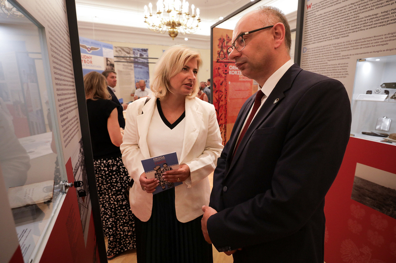 IPN Office of Internatinal Cooperation Agnieszka Jędrzak and Deputy President Mateusz Szpytma Ph.D., at tha opening of "The Path and Legacy: History of the Moszoro Family" exhibition, Warsaw – 4 September; photo: M. Bujak (IPN)