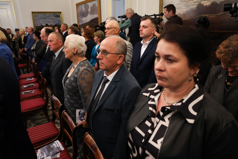 The ceremony of handing out identification notes to family members of 17 victims of totalitarian regimes - Warsaw, 1 October 2024, Photo: Mikołaj Bujak, IPN The ceremony of handing out identification notes to family members of 17 victims of totalitarian regimes - Warsaw, 1 October 2024, Photo: Mikołaj Bujak, IPN