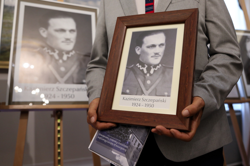 The ceremony of handing out identification notes to family members of 17 victims of totalitarian regimes - Warsaw, 1 October 2024, Photo: Mikołaj Bujak, IPN The ceremony of handing out identification notes to family members of 17 victims of totalitarian regimes - Warsaw, 1 October 2024, Photo: Mikołaj Bujak, IPN