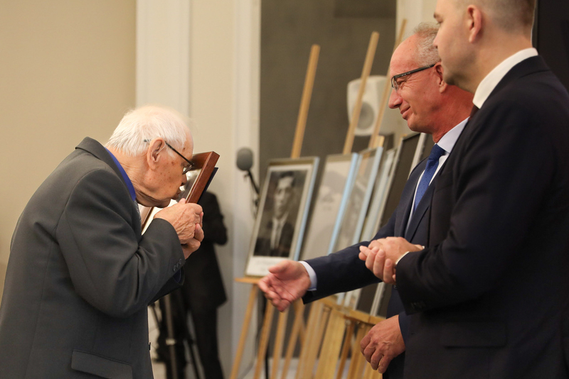 The ceremony of handing out identification notes to family members of 17 victims of totalitarian regimes - Warsaw, 1 October 2024, Photo: Mikołaj Bujak, IPN The ceremony of handing out identification notes to family members of 17 victims of totalitarian regimes - Warsaw, 1 October 2024, Photo: Mikołaj Bujak, IPN