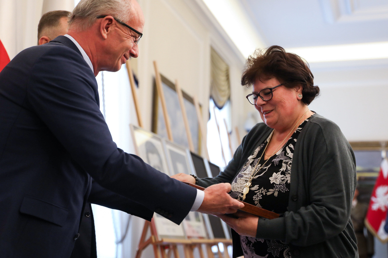 The ceremony of handing out identification notes to family members of 17 victims of totalitarian regimes - Warsaw, 1 October 2024, Photo: Mikołaj Bujak, IPN The ceremony of handing out identification notes to family members of 17 victims of totalitarian regimes - Warsaw, 1 October 2024, Photo: Mikołaj Bujak, IPN