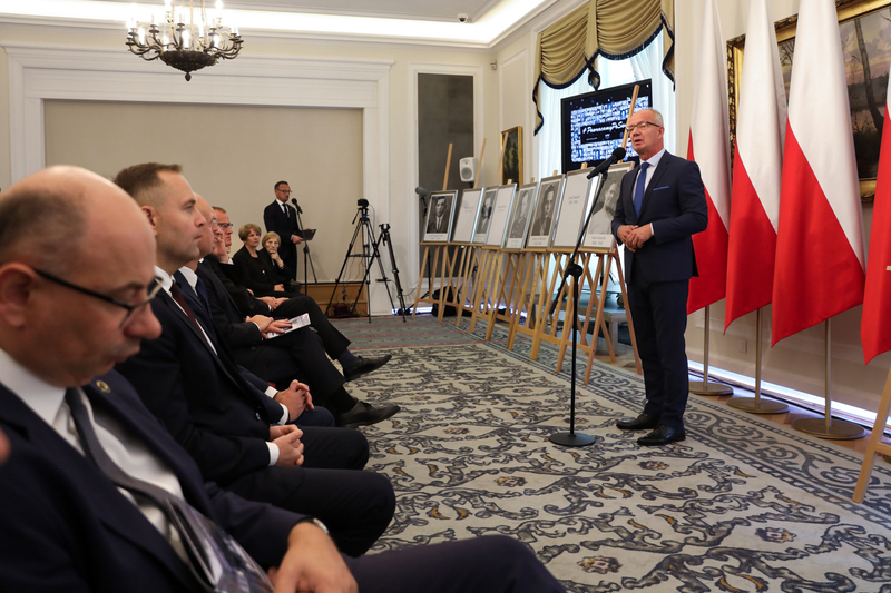 The ceremony of handing out identification notes to family members of 17 victims of totalitarian regimes - Warsaw, 1 October 2024, Photo: Mikołaj Bujak, IPN The ceremony of handing out identification notes to family members of 17 victims of totalitarian regimes - Warsaw, 1 October 2024, Photo: Mikołaj Bujak, IPN