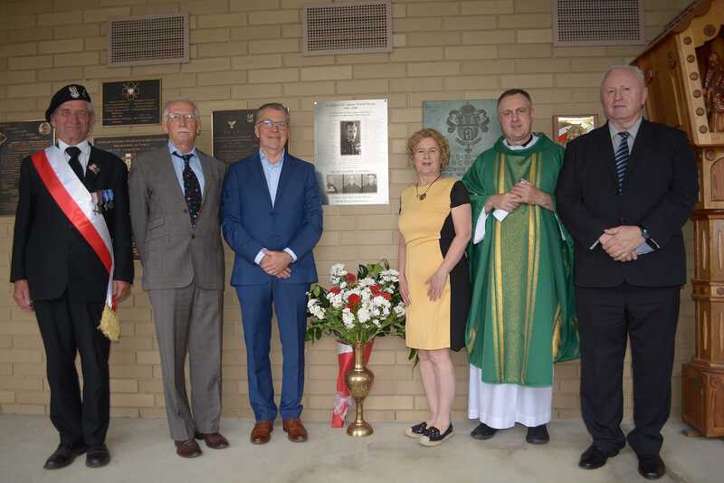 The Polish Marian Shrine and the Pilecki Project Committee unveiled a plaque honoring Captain Witold Pilecki, Melbourne, Australia