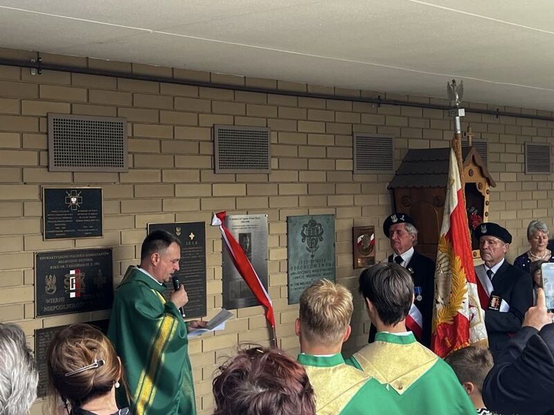 The Polish Marian Shrine and the Pilecki Project Committee unveiled a plaque honoring Captain Witold Pilecki, Melbourne, Australia