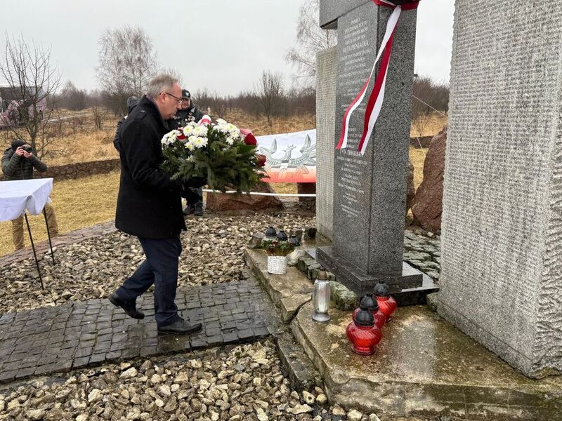 IPN representatives paid tribute to the victims of the Huta Pieniacka Massacre