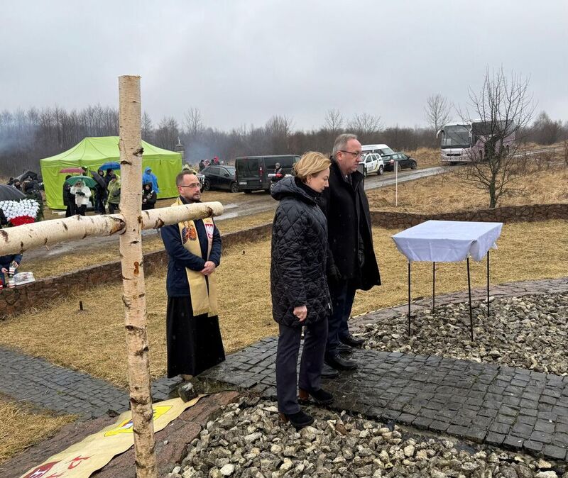 IPN representatives paid tribute to the victims of the Huta Pieniacka Massacre