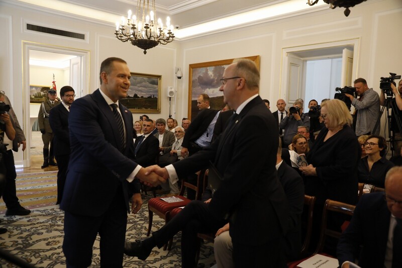 he ceremony of handing out identification notes to family members of 18 victims of totalitarian regimes - Warsaw, 24 July 2025; Photo: Krzysztof Kapłon (IPN)