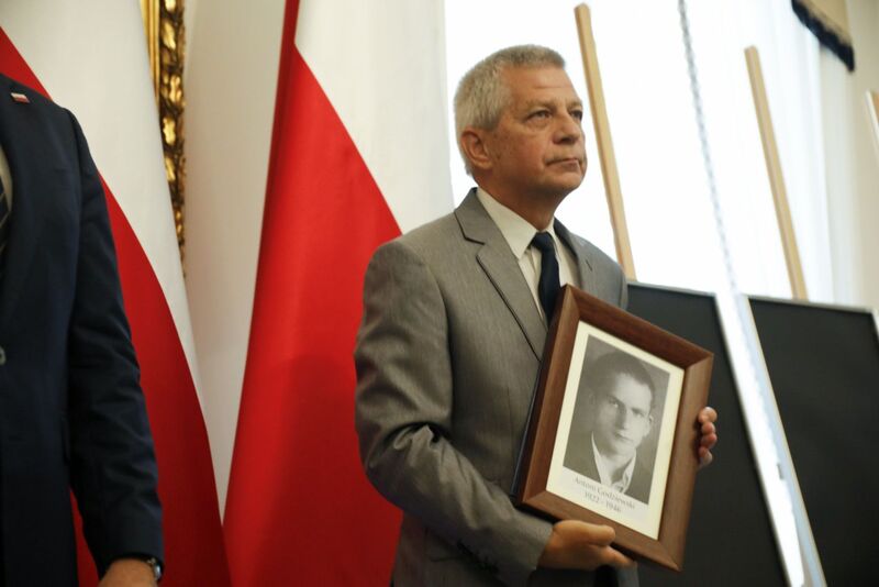 he ceremony of handing out identification notes to family members of 18 victims of totalitarian regimes - Warsaw, 24 July 2025; Photo: Krzysztof Kapłon (IPN)