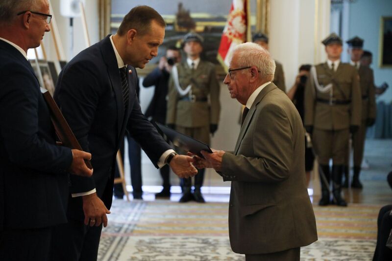 he ceremony of handing out identification notes to family members of 18 victims of totalitarian regimes - Warsaw, 24 July 2025; Photo: Krzysztof Kapłon (IPN)