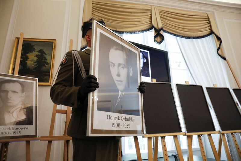 he ceremony of handing out identification notes to family members of 18 victims of totalitarian regimes - Warsaw, 24 July 2025; Photo: Krzysztof Kapłon (IPN)