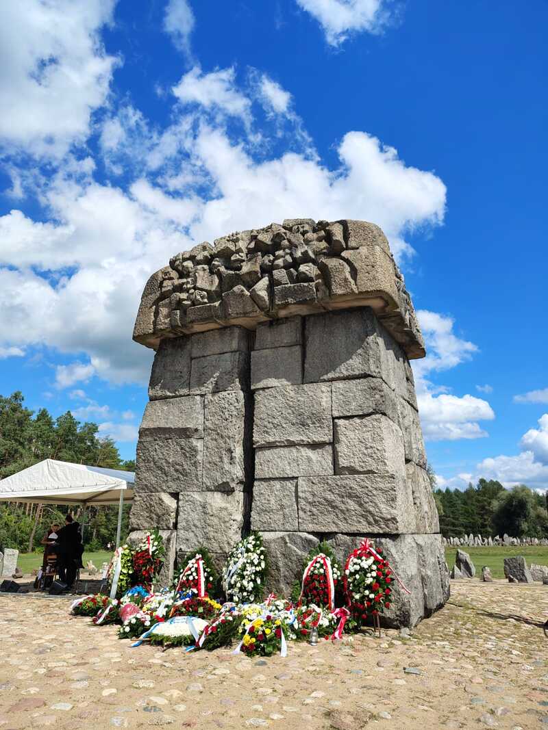 We paid tribute to Perec and Samuel Willenberg on the recent anniversaries of the Warsaw Uprising and the Treblinka revolt.