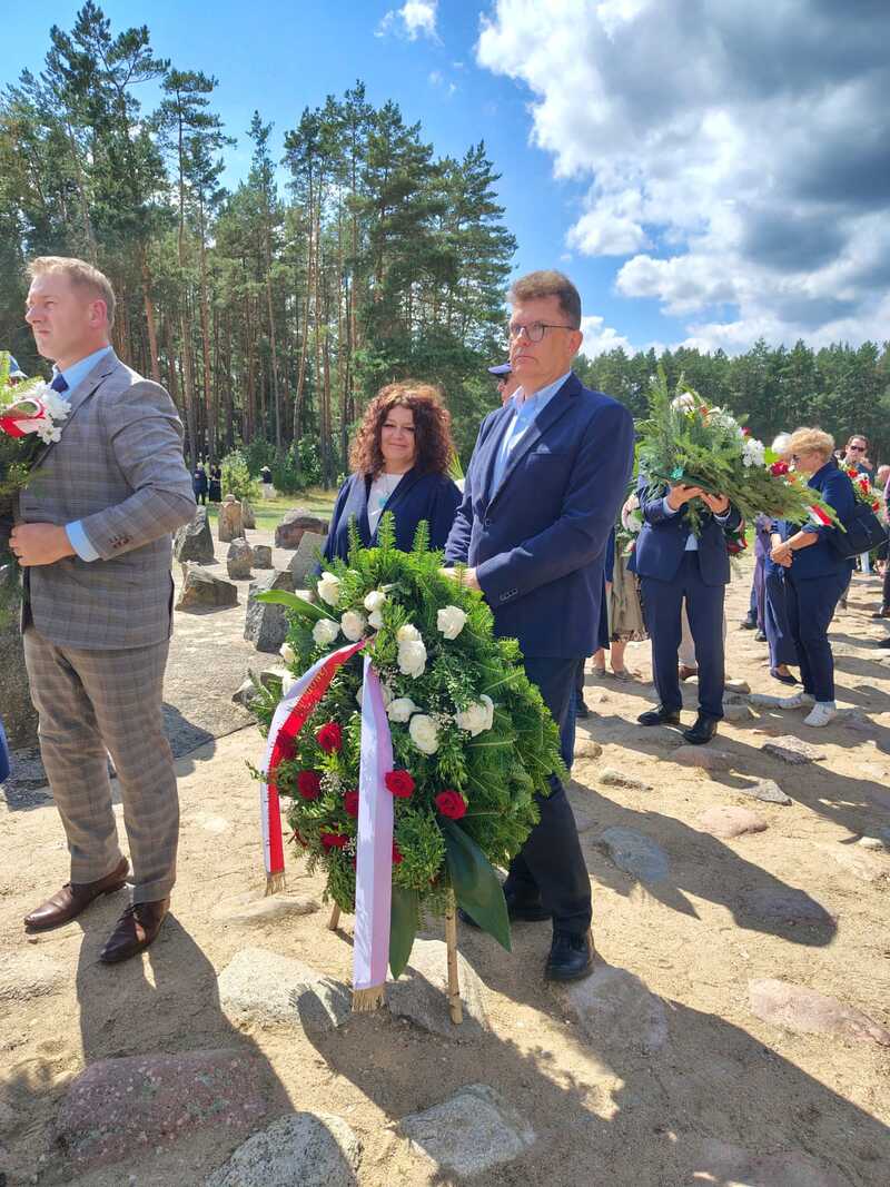 We paid tribute to Perec and Samuel Willenberg on the recent anniversaries of the Warsaw Uprising and the Treblinka revolt.