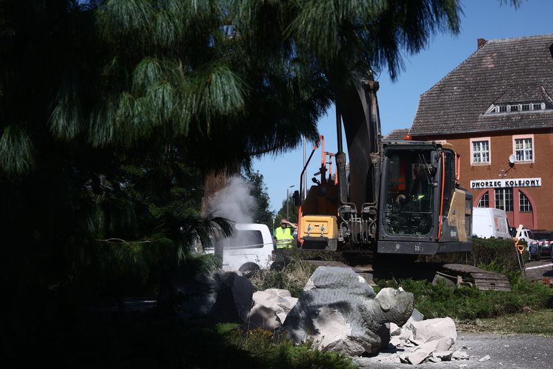 Dismantling of a Soviet propaganda monument in Płoty – 18 August 2025; photo: S. Kasper (IPN)