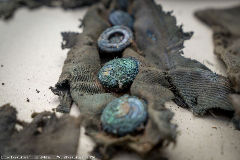 Exhumation works; photo: Krzysztof Mikołajczyk (IPN)