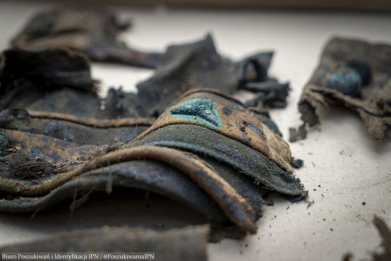 Exhumation works; photo: Krzysztof Mikołajczyk (IPN)