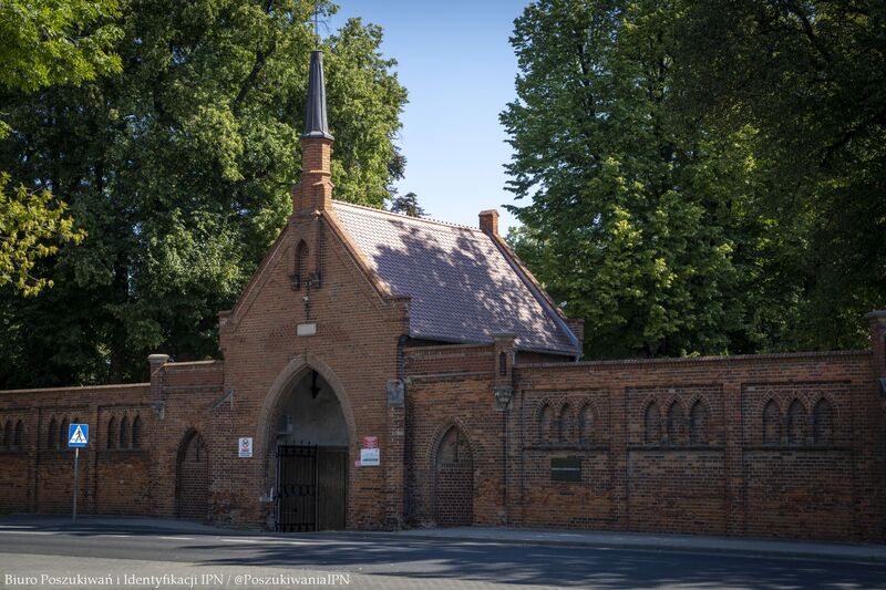 Exhumation works; photo: Krzysztof Mikołajczyk (IPN)