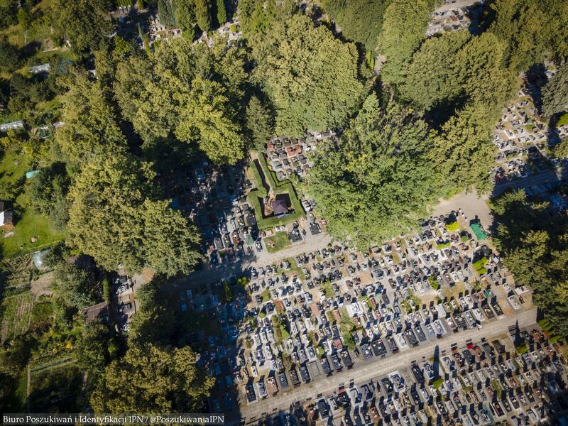 Exhumation works; photo: Krzysztof Mikołajczyk (IPN)