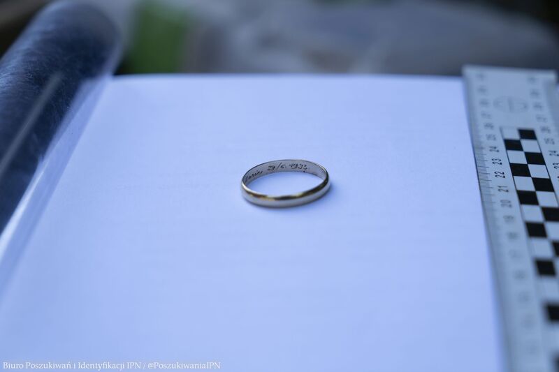 Exhumation works; photo: Krzysztof Mikołajczyk (IPN)