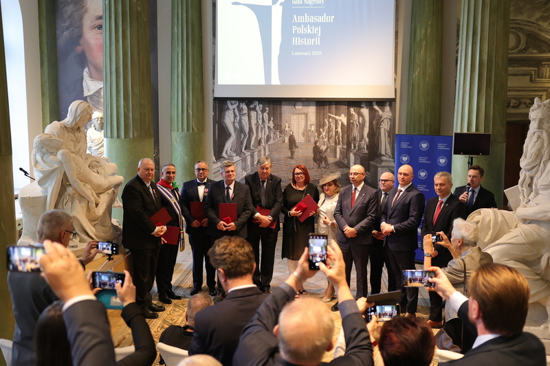 The ceremonial decoration of the laureates of the "Ambassador of Polish History” award, Warsaw 22 October 2025; photo: Sławek Kasper (IPN)