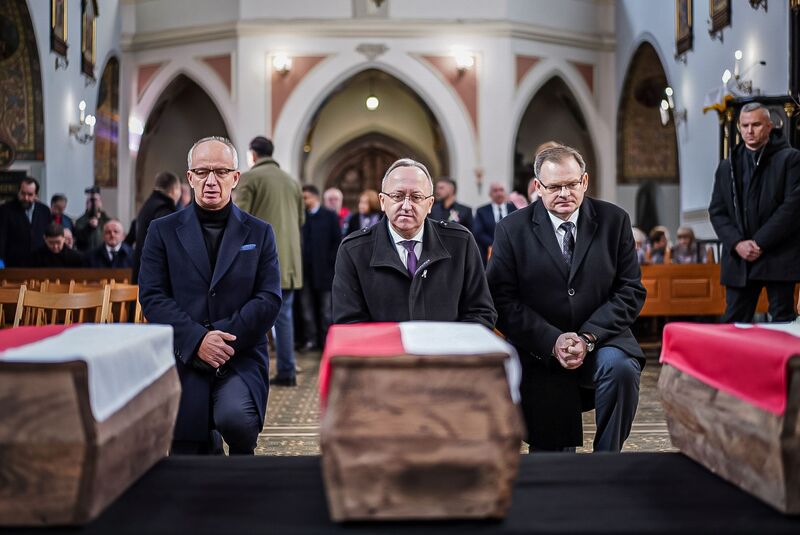 Reburial of the remains of WWII Polish soldiers, Prof. Karol Polejowski, Prof. Krzysztof Szwagrzyk and Jan Józef Kasprzyk, Photo: Mateusz Niegowski (IPN) Reburial of the remains of WWII Polish soldiers, Prof. Karol Polejowski, Prof. Krzysztof Szwagrzyk and Jan Józef Kasprzyk, Photo: Mateusz Niegowski (IPN)