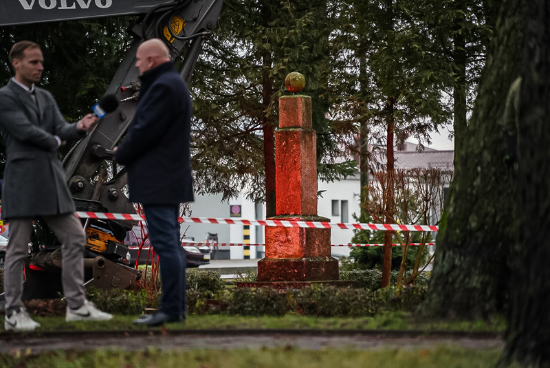 Dismantling of a Soviet propaganda object in Maszewo, Poland, 10 December 2025; photo: M. Niegowski (IPN)