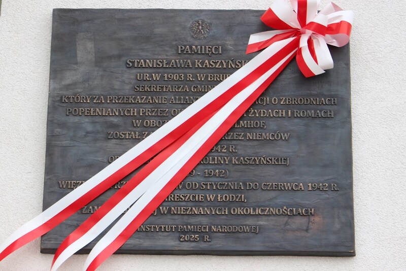 Unveiling of a plaque commemorating a Pole who informed the world about the Holocaust, Brudzew, Poland, 22 December 2025. Photo: Marta Sankiewicz (IPN)