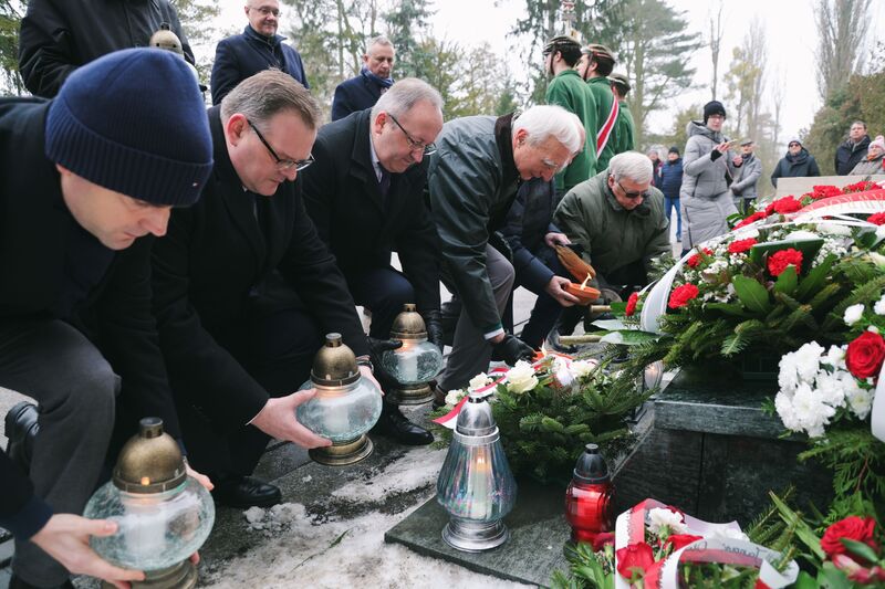 We honoured the memory of Prime Minister Jan Olszewski; Photo: Dariusz Skrzyniarz (IPN)