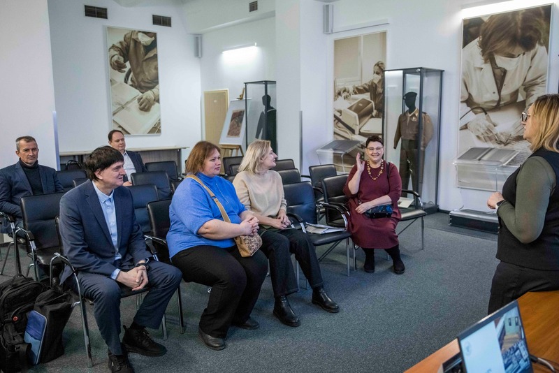 The delegation from Lithuania visit at the IPN Archive on Kłobucka Street in Warsaw; photo: Katarzyna Adamówarchiwum2
