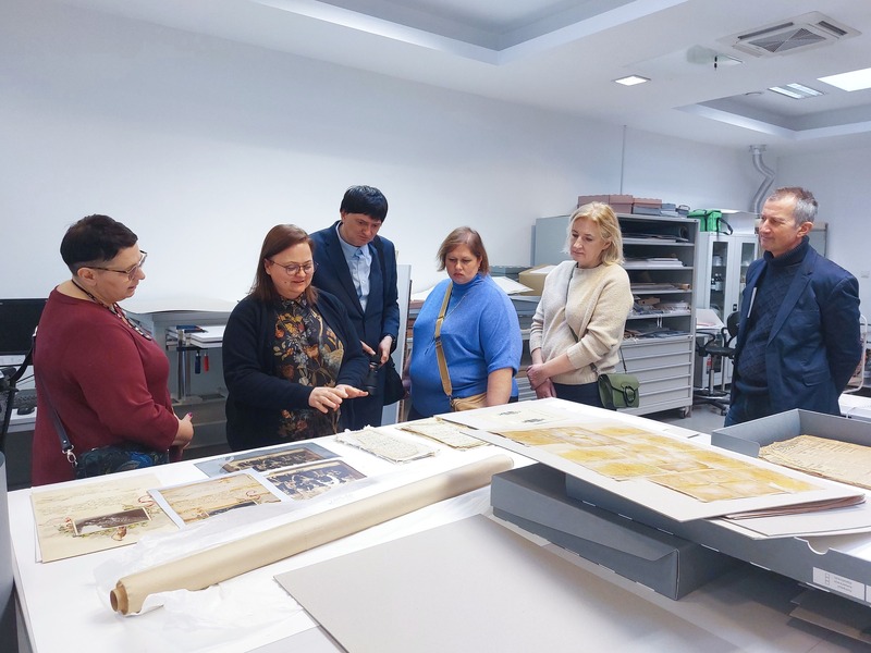 The delegation from Lithuania visit at the IPN Archive on Kłobucka Street in Warsaw; photo: Katarzyna Adamów