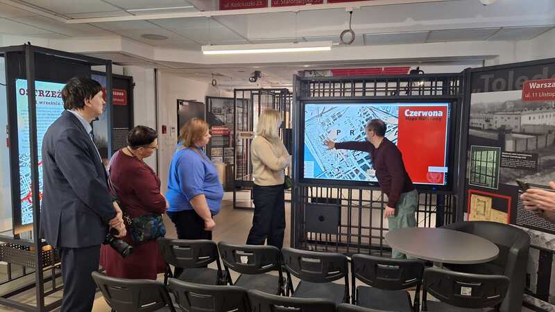The delegation from Lithuania visit at the Strzelecka 8 Memorial Chamber in Warsaw; photo: Sławomir Bardski