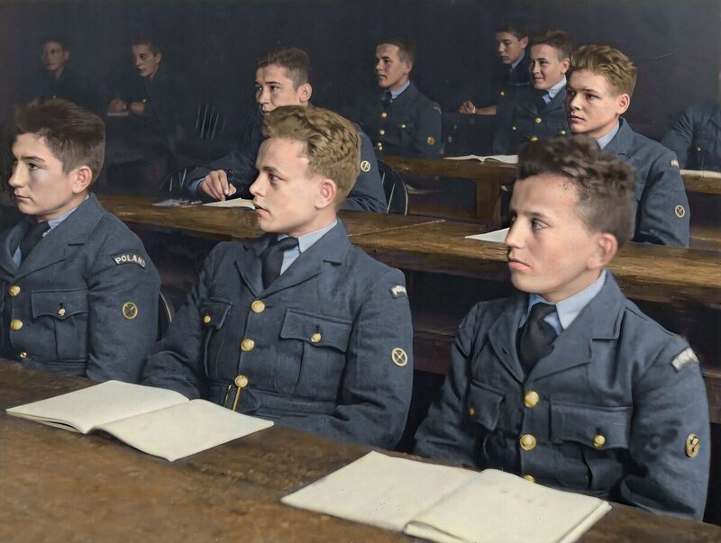 Young cadets, Polish Armed Forces, United Kingdom, 1943–1944 (photo: AIPN)