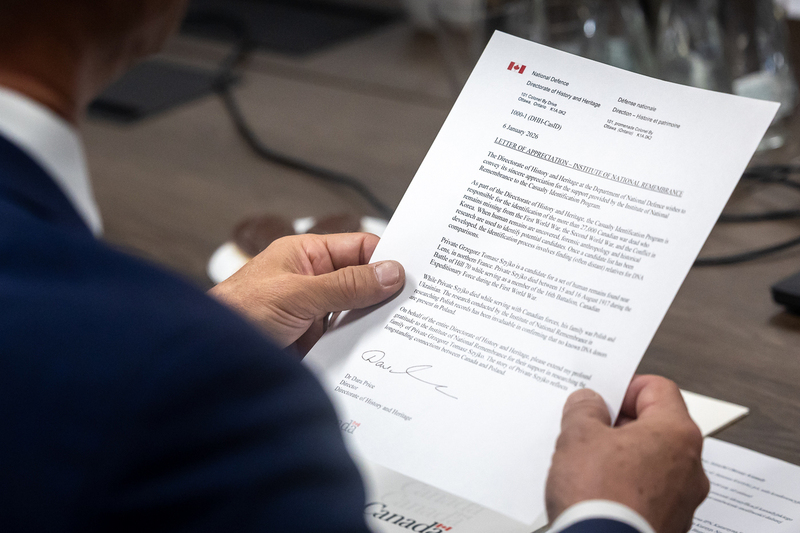 The letter of appreciation for the IPN’s support in the process of identifying a Canadian soldier who was killed during the First World War; photo: S. Kasper (IPN)