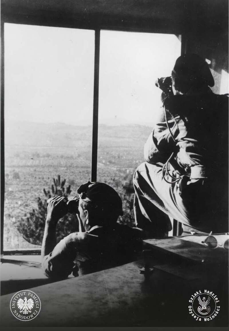 Soldiers of the II Polish Corps during the fighting for Osimo. Observation point in Loreto, 1944 (IPN Archive) Soldiers of the II Polish Corps during the fighting for Osimo. Observation point in Loreto, 1944 (IPN Archive)