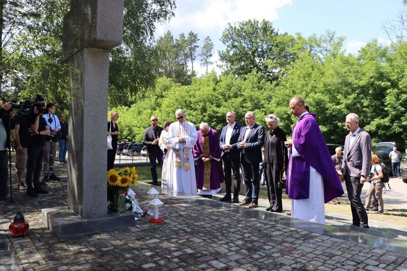Holy Mass for the victims of the Volhynian Massacre at the cemetery in Ostrówki – 28 July 2026. Photo: Artur Chomicz (IPN) Holy Mass for the victims of the Volhynian Massacre at the cemetery in Ostrówki – 28 July 2026. Photo: Artur Chomicz (IPN)