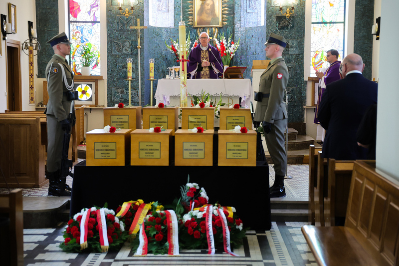 The funeral of eight victims of the Warsaw Uprising, Warsaw 3 August 2026, photo: Dariusz Skrzyniarz (IPN) The funeral of eight victims of the Warsaw Uprising, Warsaw 3 August 2026, photo: Dariusz Skrzyniarz (IPN)