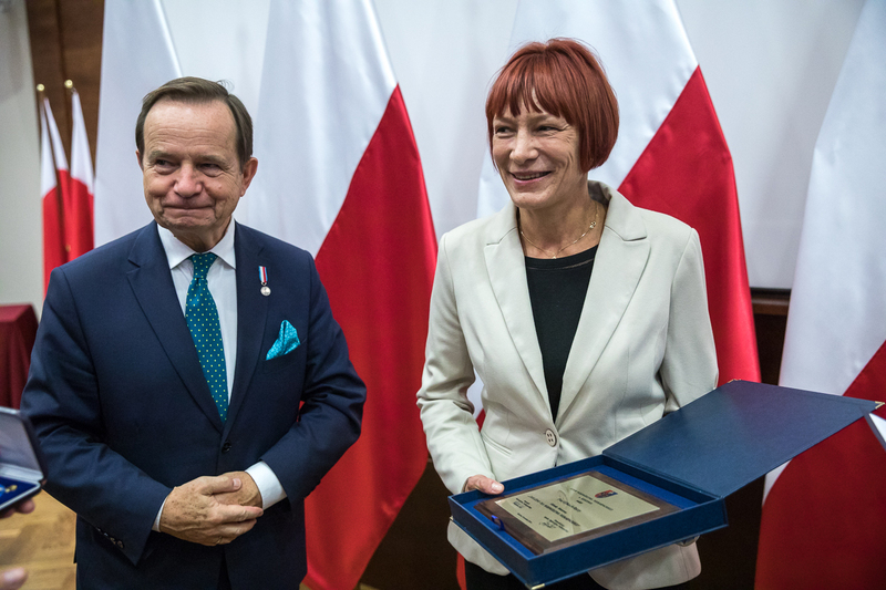 A distingtion of merit for the Podkarpackie Voivodeship awarded to Dr hab.Elżbieta Rączy (IPN Rzeszów) during the third National Summit of Poles Who Saved Jews during the Second World War – 18 October 2018, Rzeszów. Photos: Sławek Kasper (IPN)